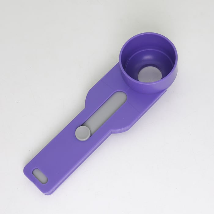 Practical and compact coffee scoop funnel with sliding measuring function