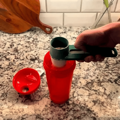 Practical and compact coffee scoop funnel with sliding measuring function