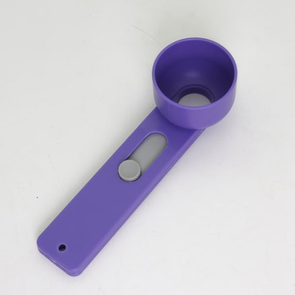 Practical and compact coffee scoop funnel with sliding measuring function